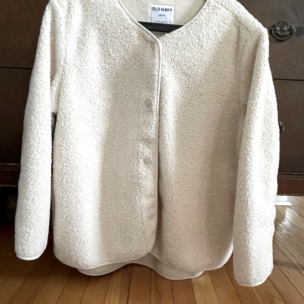 Old navy boucle teddy bear snap jacket. Shirttail hem, jersey lining.